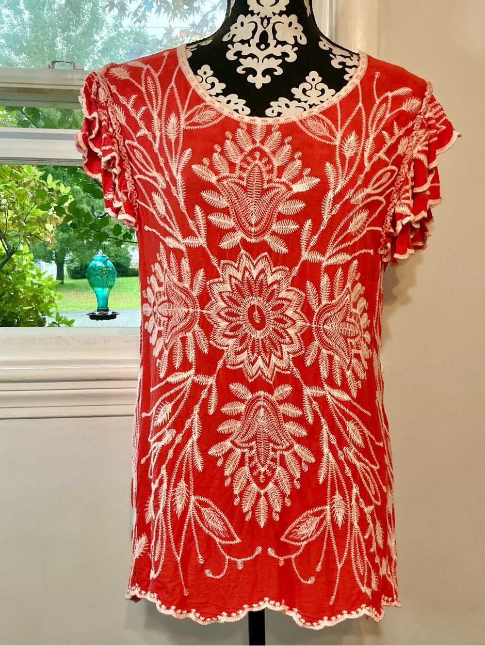 Solitaire Coral Red & White Embroidered Ruffled Short Sleeve Blouse Size Large